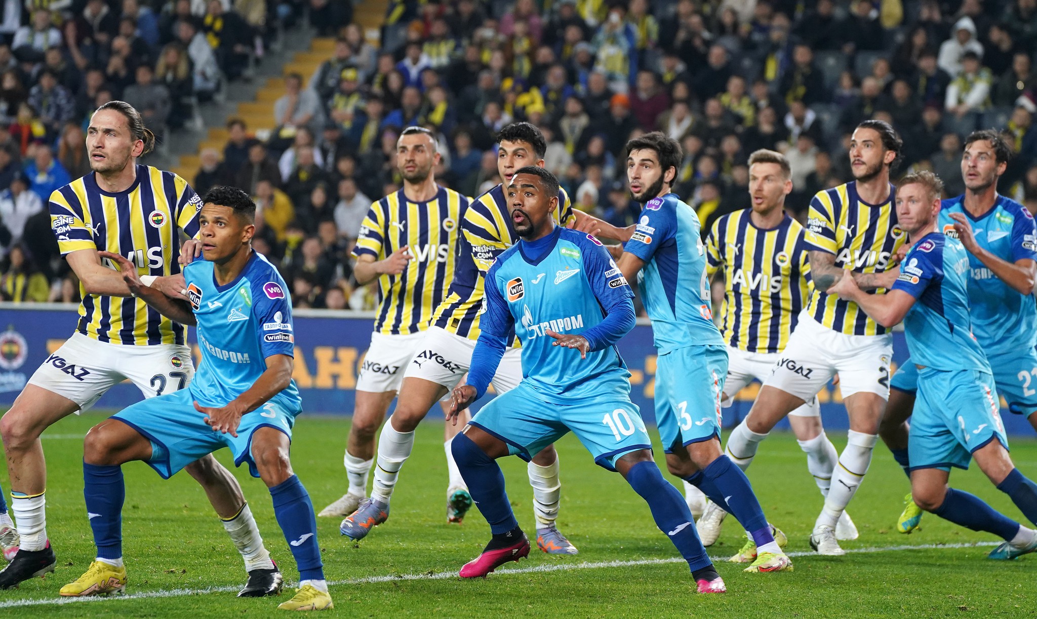 TRANSFER HABERİ: Fenerbahçe’nin genç yıldızı için 2 ülke yarışta! İşte nedeni