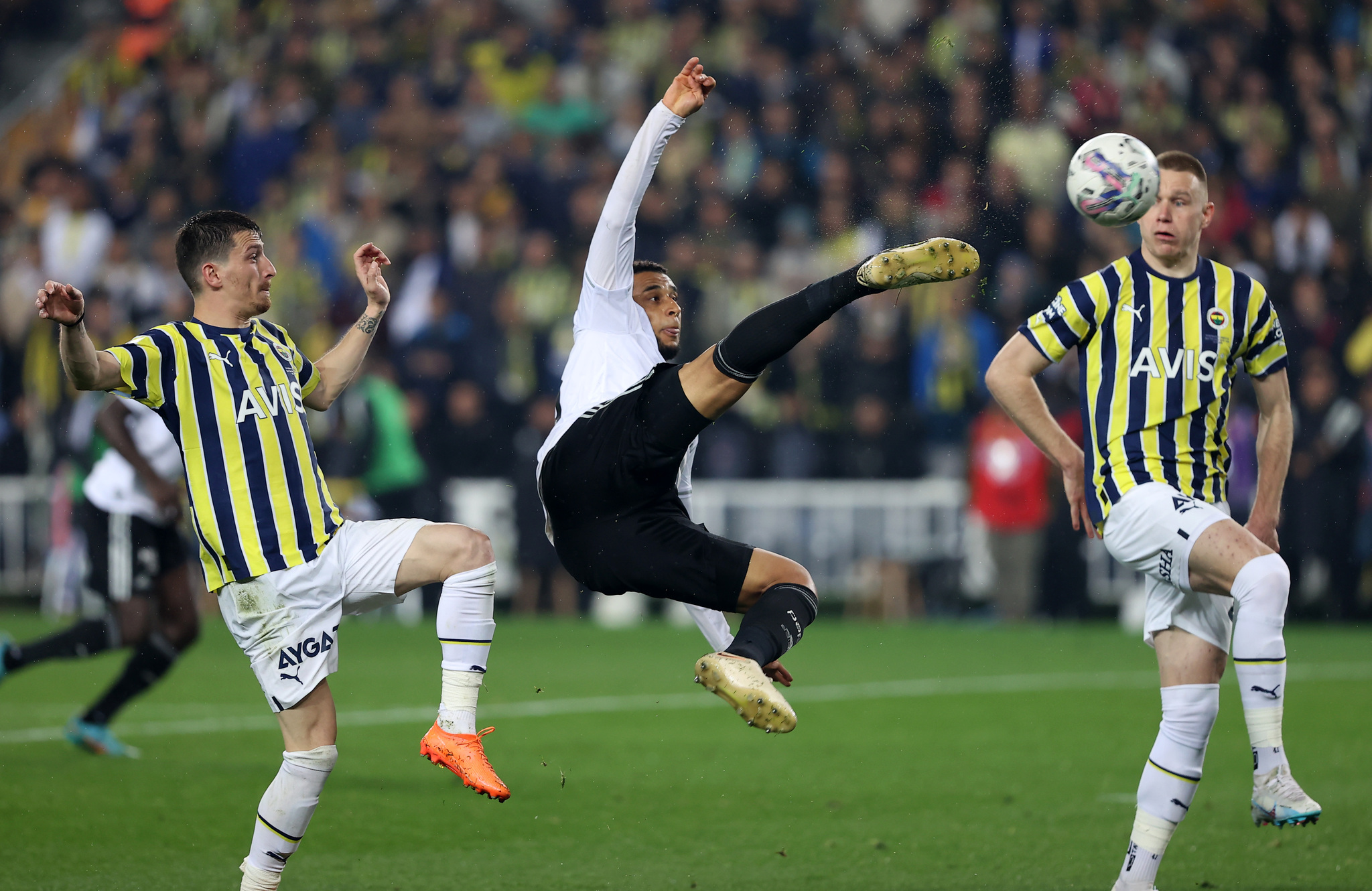 Fenerbahçe’de büyük öfke! Beşiktaş derbisi sonrası...