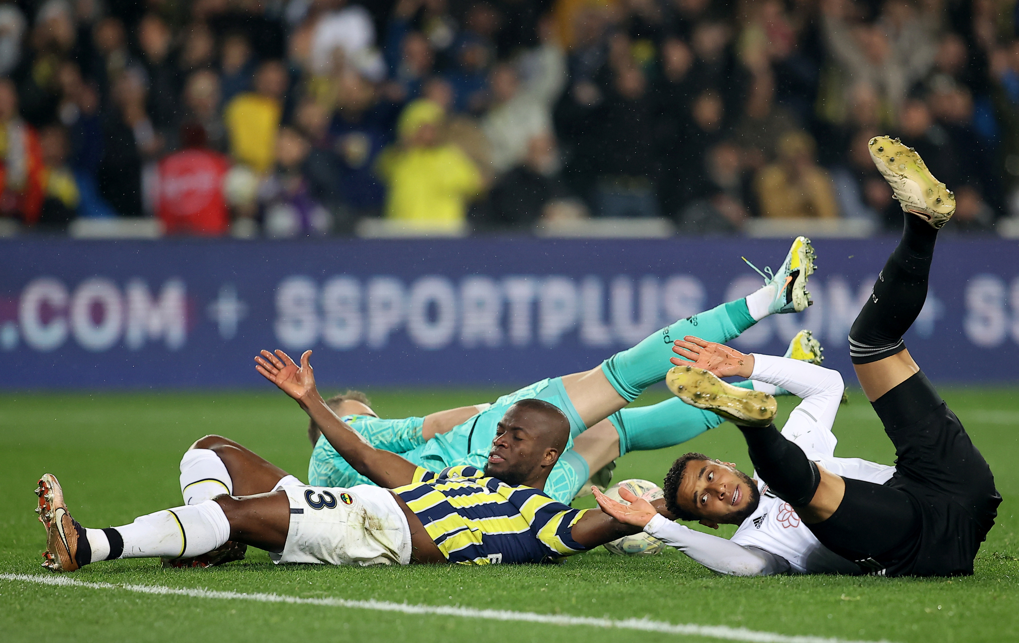 Fenerbahçe’de büyük öfke! Beşiktaş derbisi sonrası...