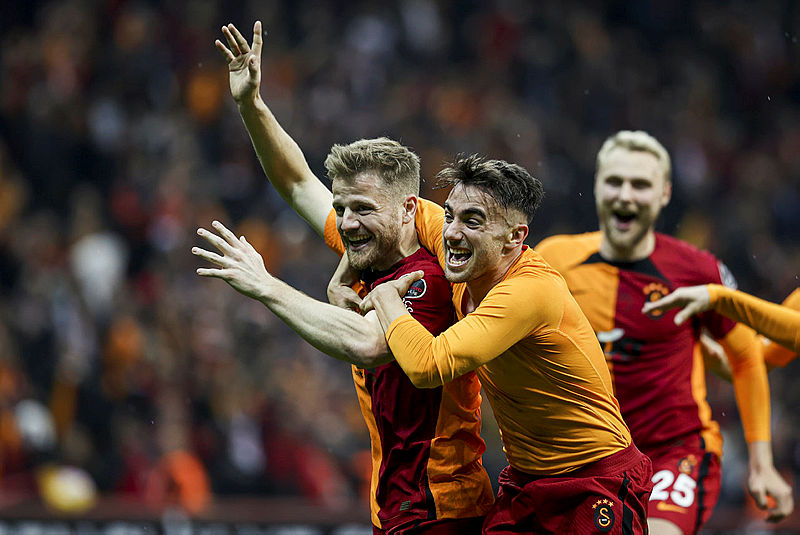 Transferde bombalar peş peşe! Galatasaray Şampiyonlar Ligi kadrosu kuruyor