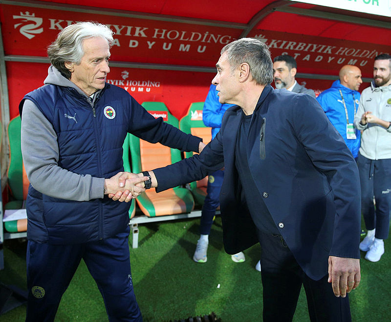 Fenerbahçe’de 3 aylık soğuk savaş! Gerilimin nedenleri...