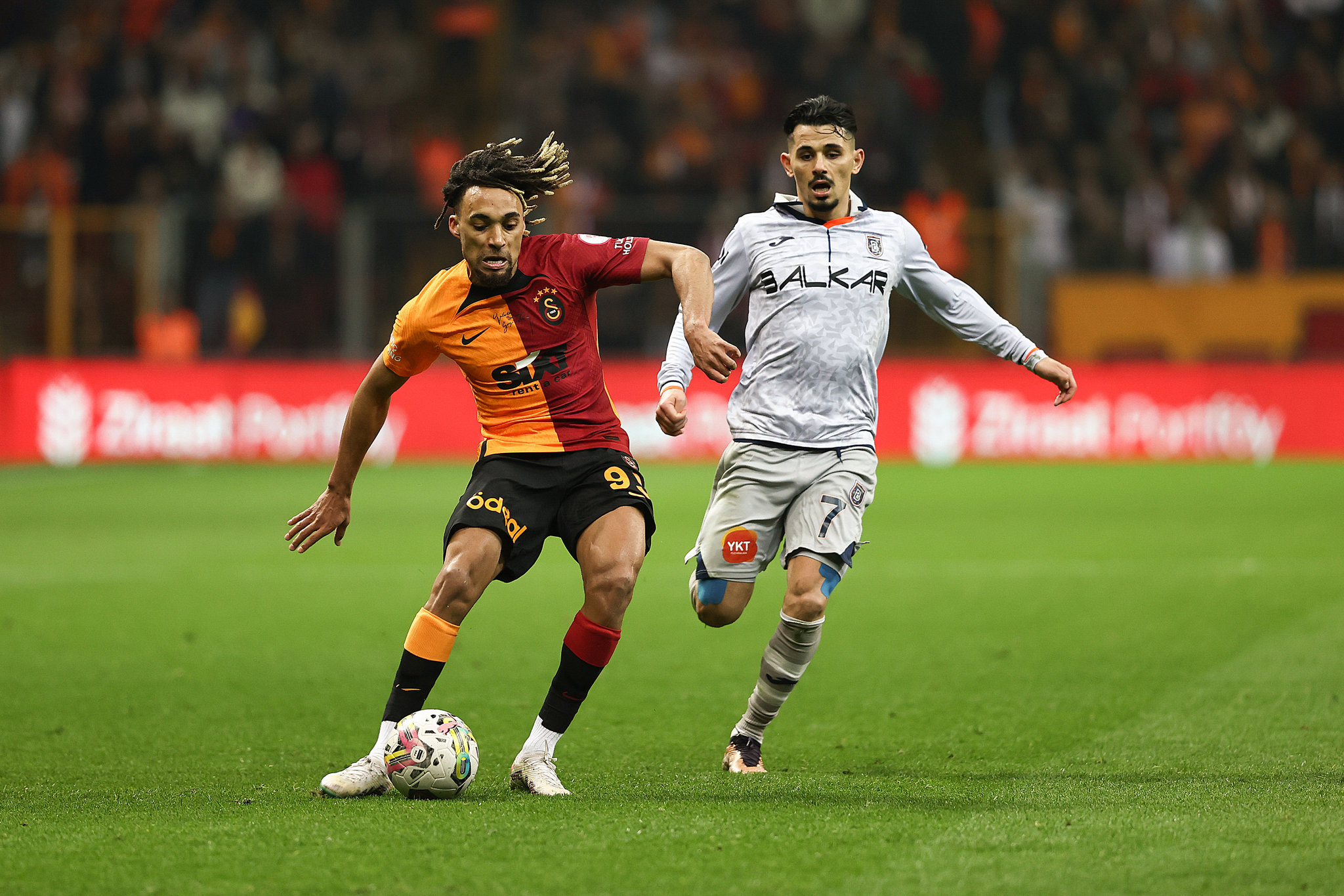 GALATASARAY TRANSFER HABERİ: İngilizlerin Sacha Boey aşkı! Özel menajer yetkilendirdiler 12 galatasaray transfer haberi ingilizlerin sacha boey aski ozel menajer yetkilendirdiler 1681161714232