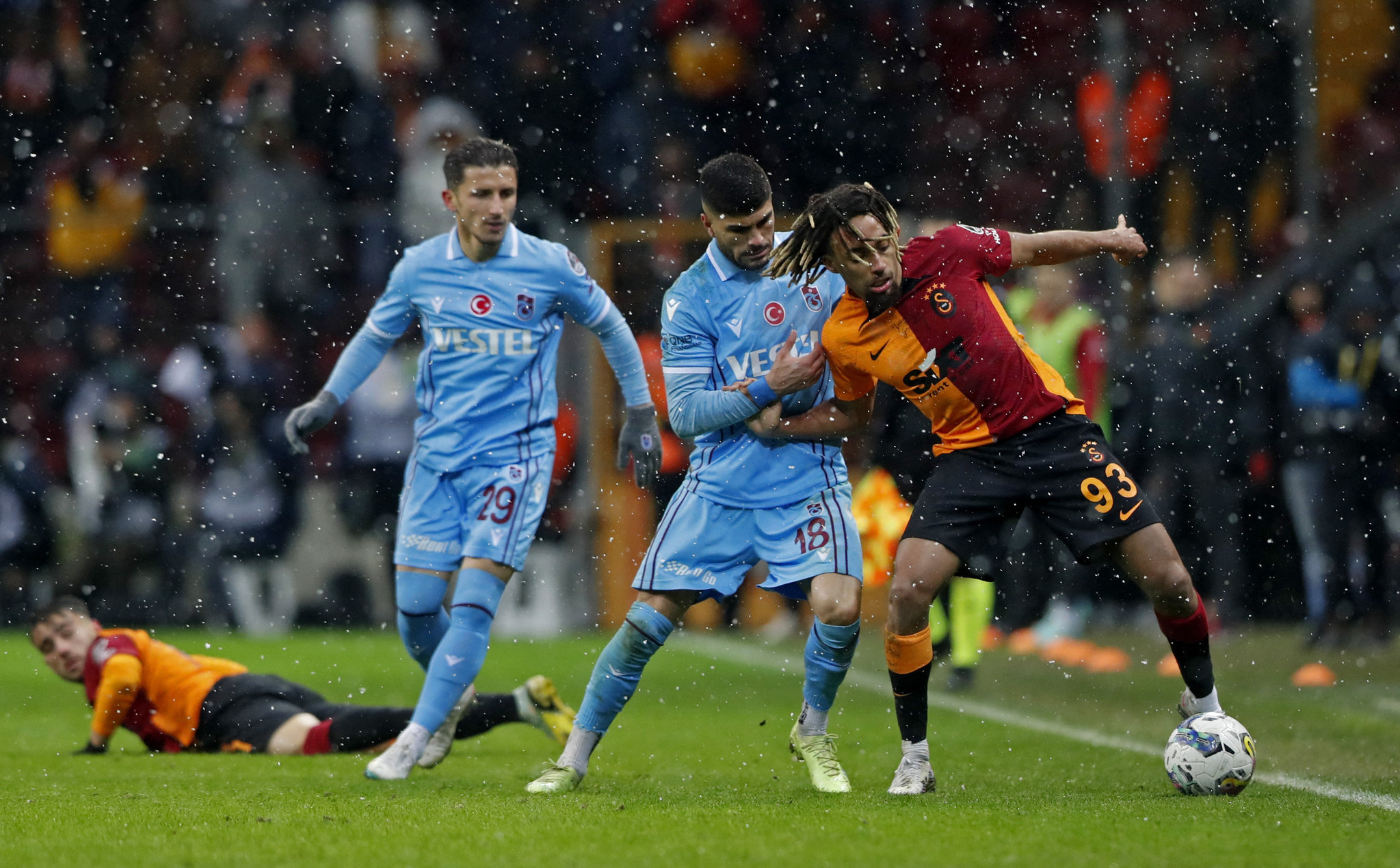 GALATASARAY TRANSFER HABERİ: İngilizlerin Sacha Boey aşkı! Özel menajer yetkilendirdiler 31 galatasaray transfer haberi ingilizlerin sacha boey aski ozel menajer yetkilendirdiler 1681161747397