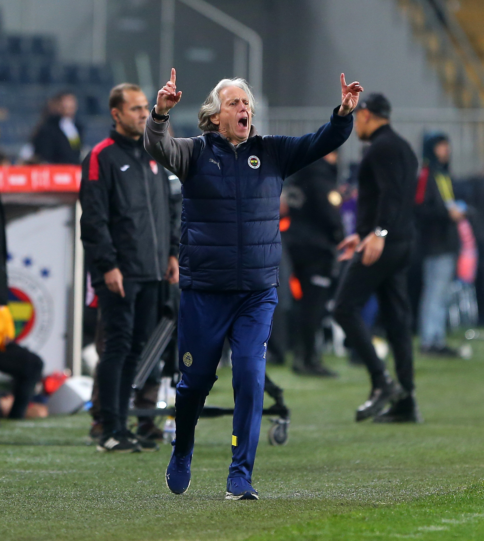FENERBAHÇE HABERLERİ: Jorge Jesus ile buzlar eridi! İşte kritik zirveden çıkan karar...