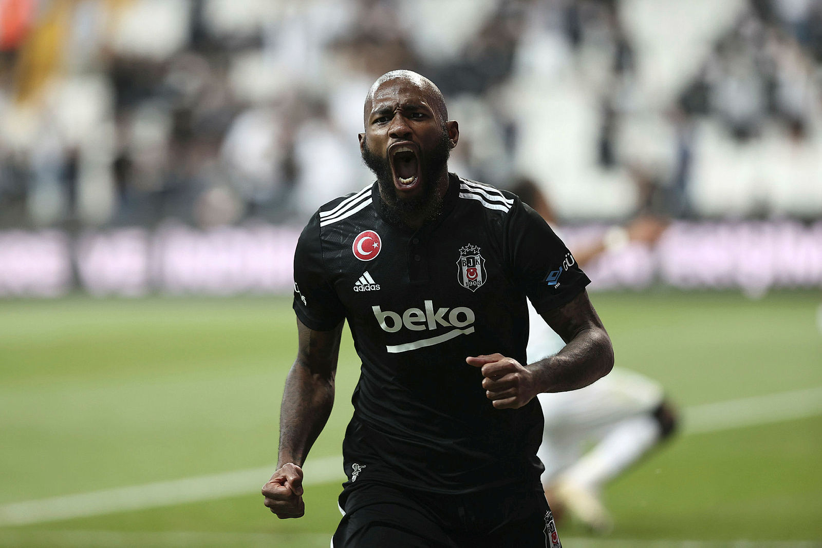 Beşiktaş’ta çifte ayrılık! Şenol Güneş biletlerini kesti
