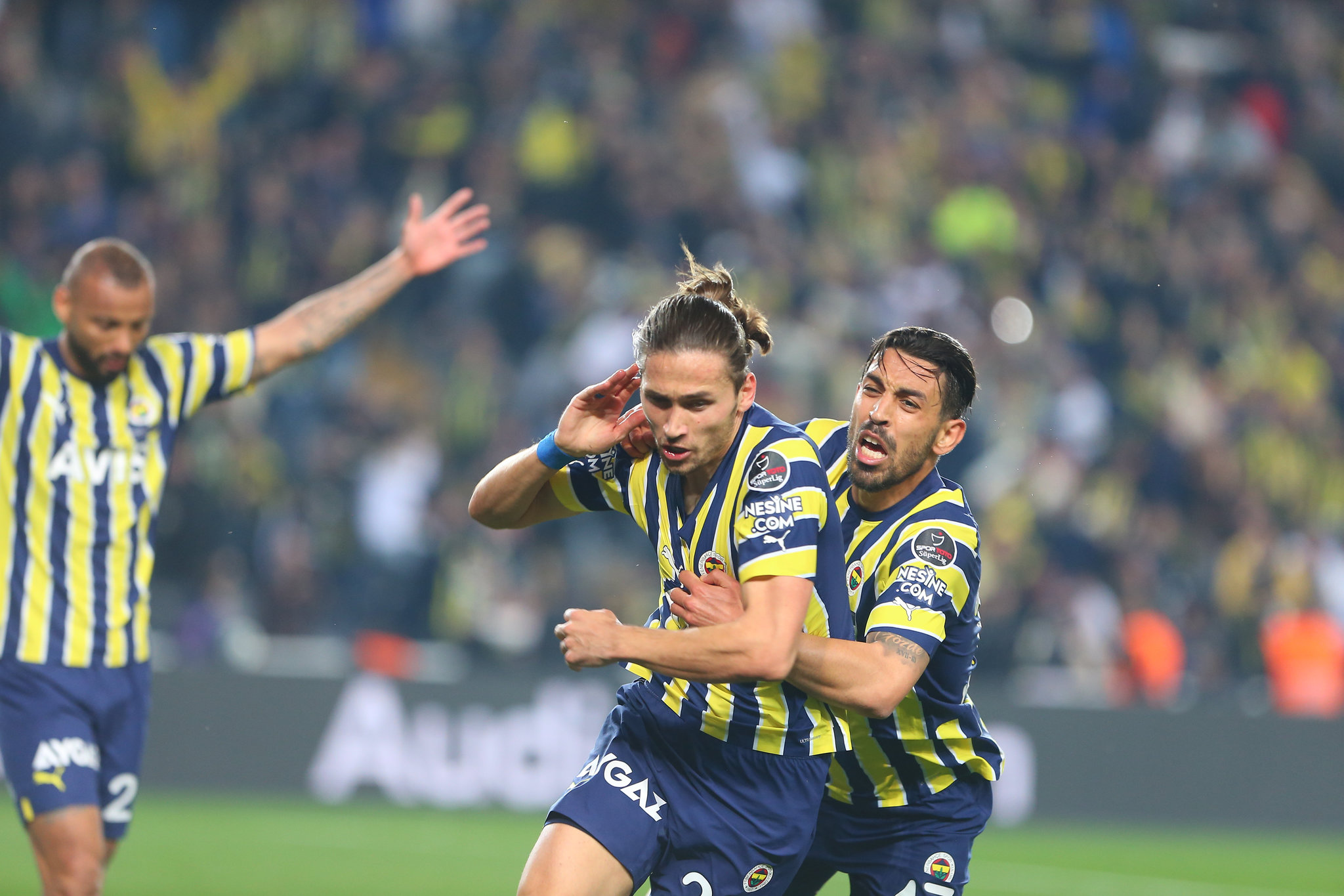 Fenerbahçe’de 2 yıldız isimde mutlu son! İşte sözleşme detayları