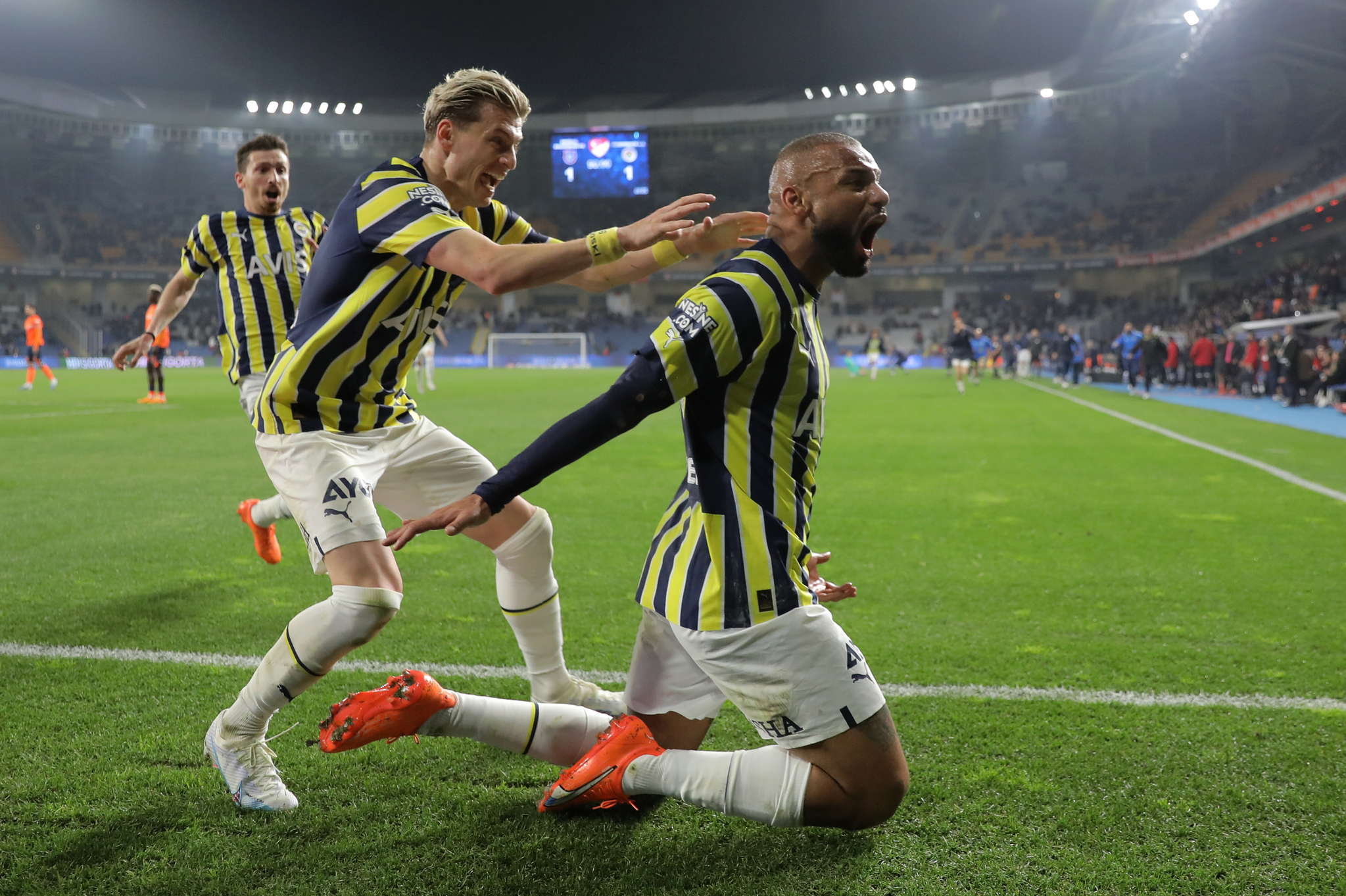 Fenerbahçe’de planlar değişti! Sezon sonu gönderilecekti...