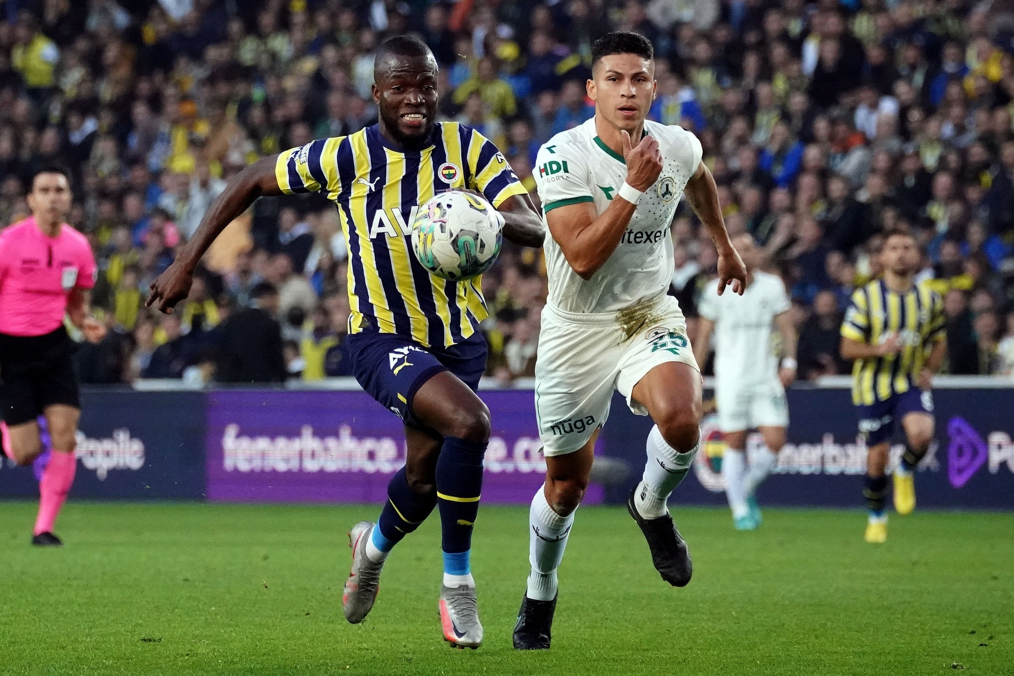 Fenerbahçe’nin yeni golcüsü Premier Lig’den! Transferde kritik tarih