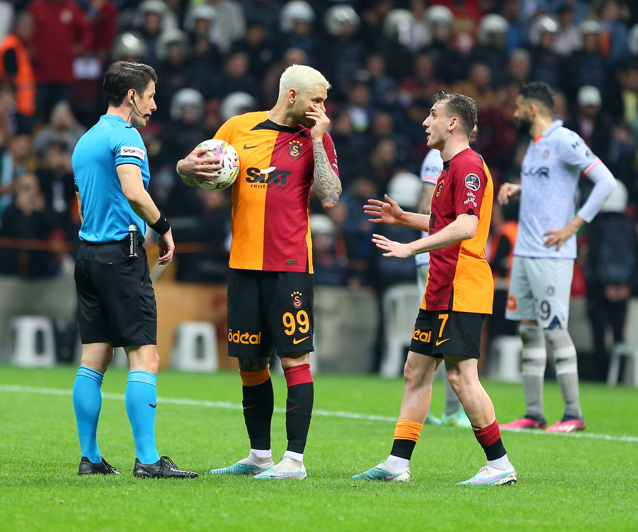 Galatasaray’da büyük endişe! O isimler kart görürse...