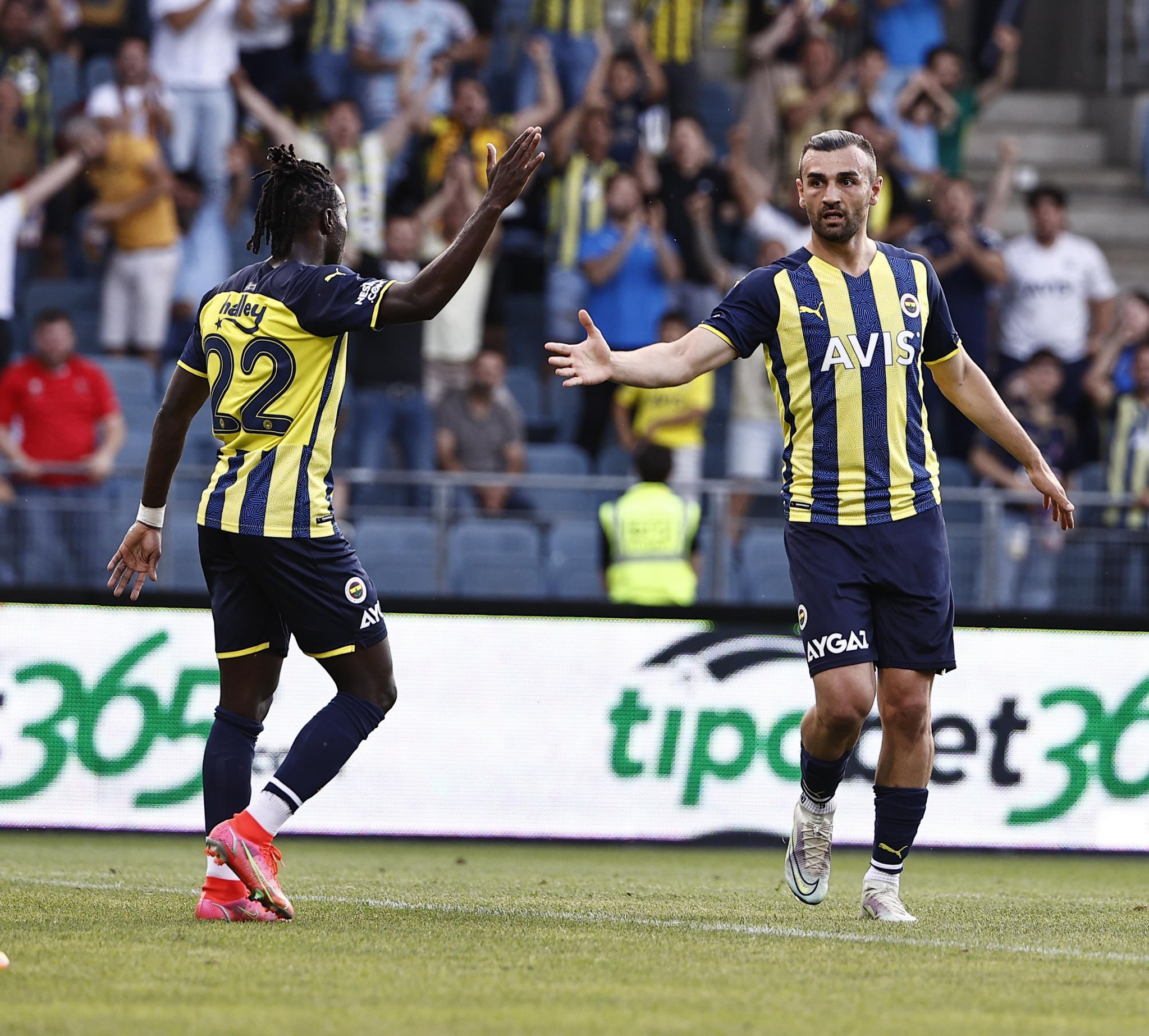 Fenerbahçe’ye transfer piyangosu! 7.5 milyon Euro teklif ettiler