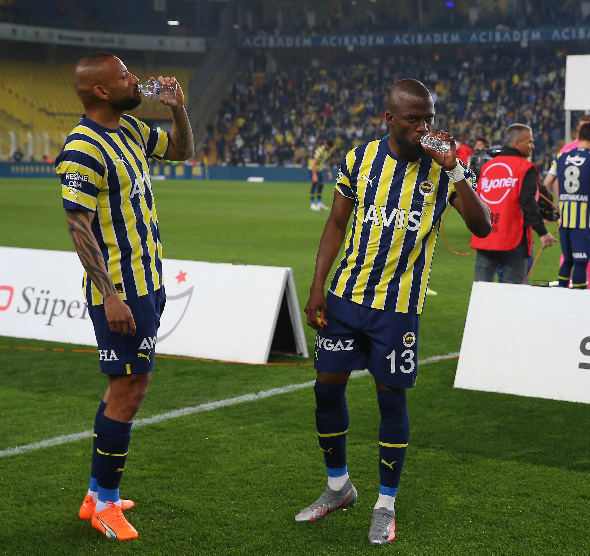 Fenerbahçe’ye Mehdi Taremi transferinde rakip çıktı! Ünlü isim devrede
