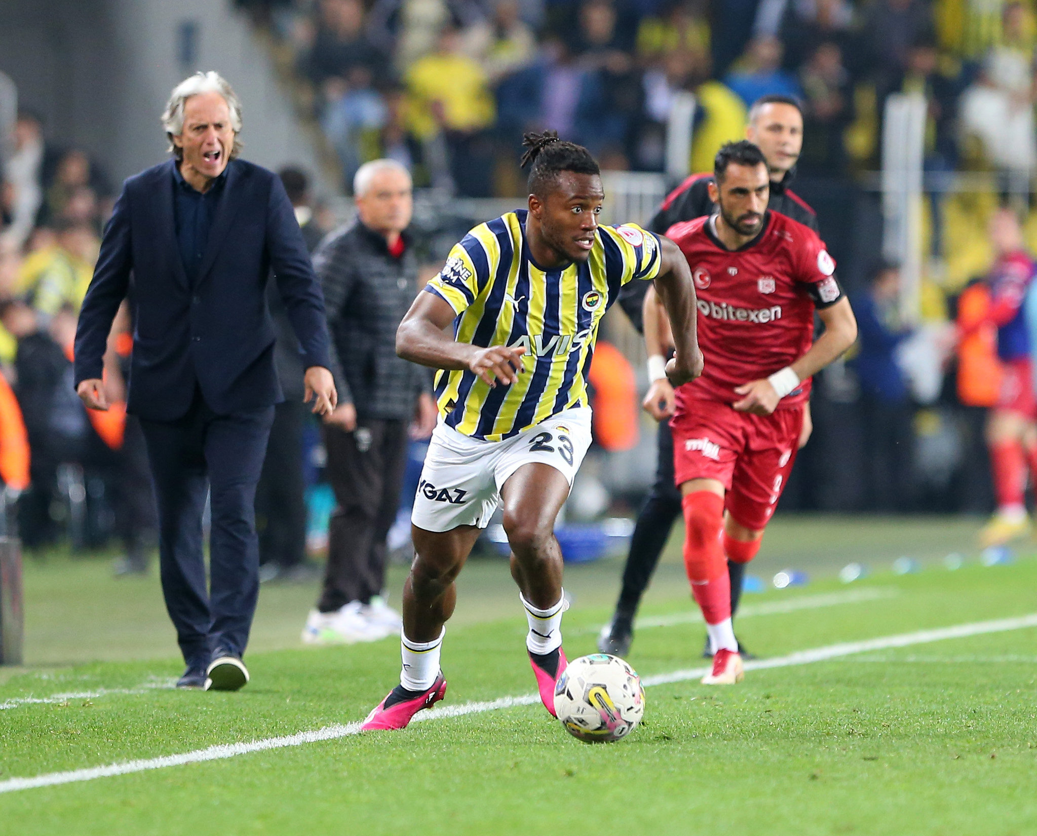 Fenerbahçe’de flaş transfer gelişmesi! Yollar ayrıldı