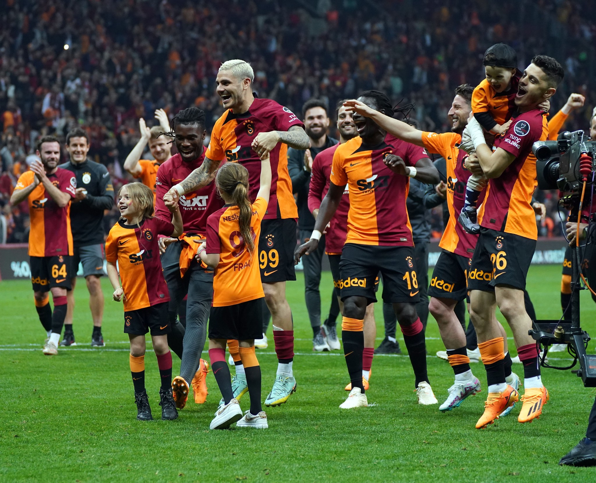 TRANSFER HABERLERİ: Galatasaray’da sola yeni aday!