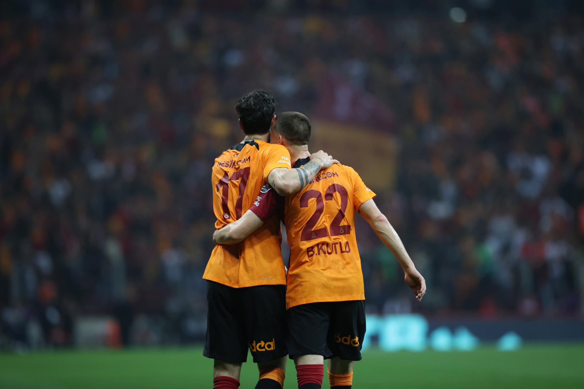 TRANSFER HABERİ: Galatasaray’da yönetim kolları sıvadı! İşte Devler Ligi’nin yol haritası