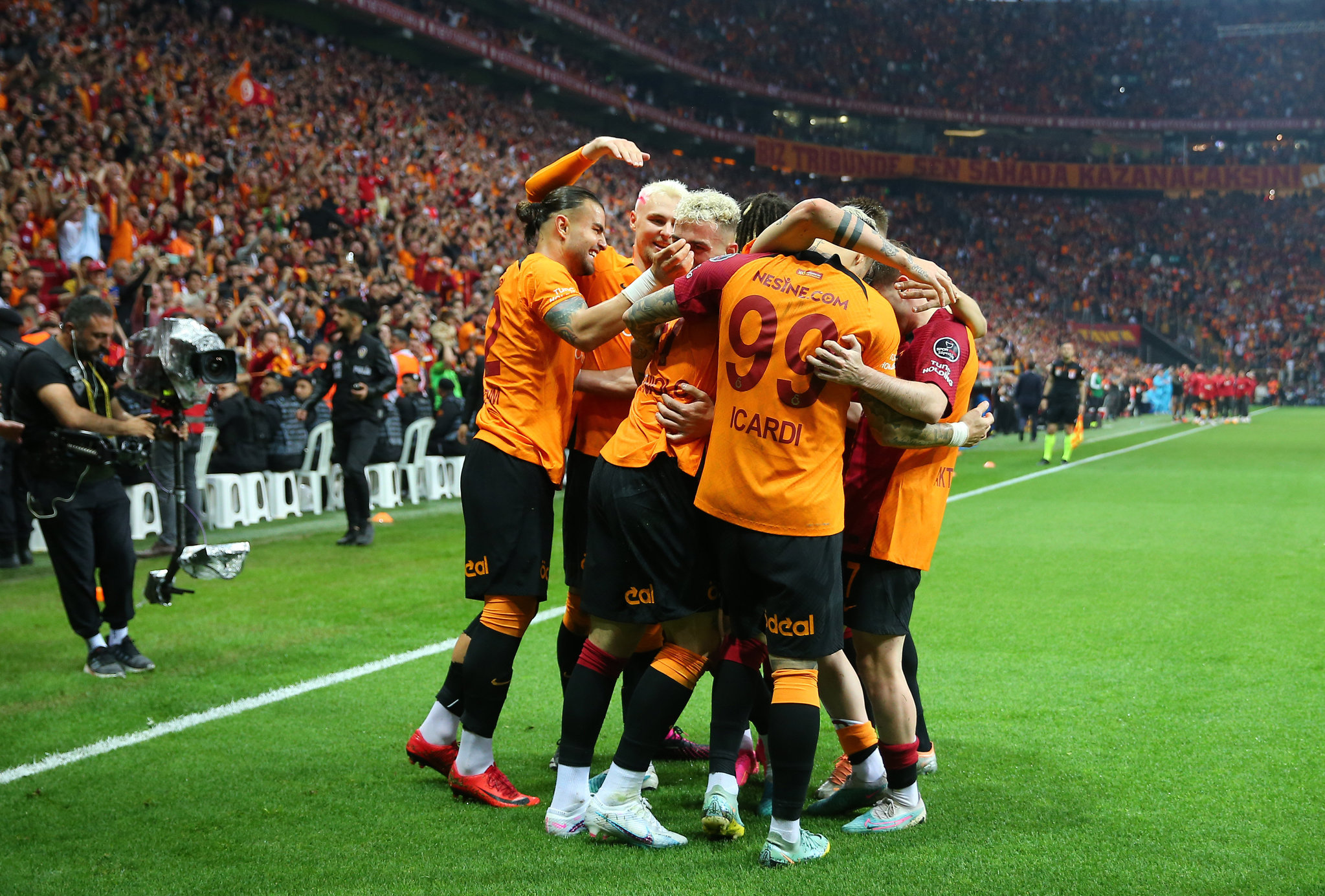 GALATASARAY TRANSFER HABERİ: Cimbom’da 5 ayrılık kapıda!