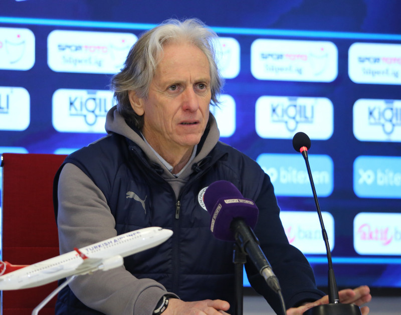 Fenerbahçe Teknik Direktörü Jorge Jesus geleceği hakkına konuştu! Kararımı ba��kana ilettim