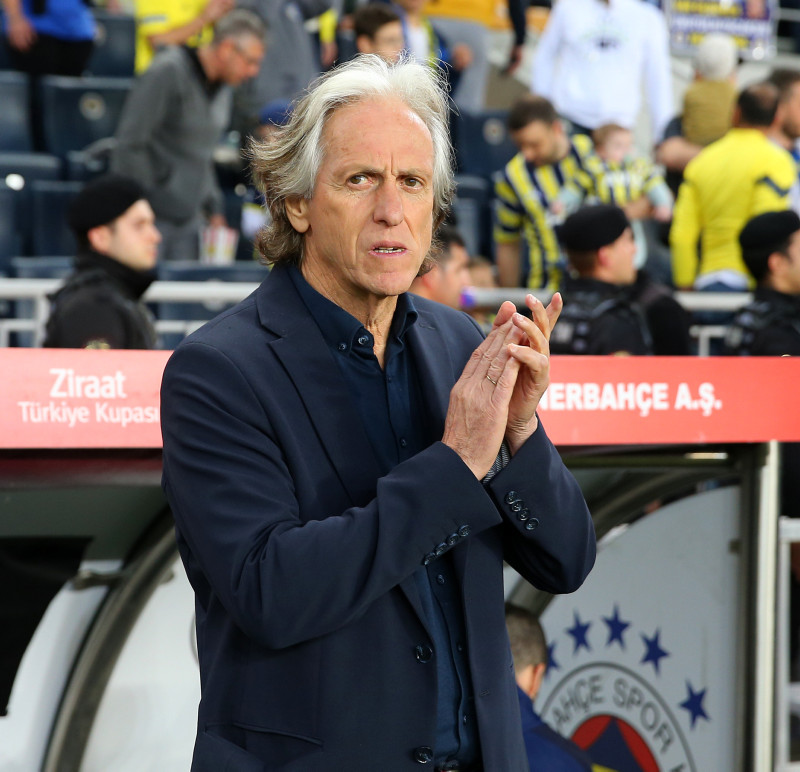 Fenerbahçe Teknik Direktörü Jorge Jesus geleceği hakkına konuştu! Kararımı başkana ilettim