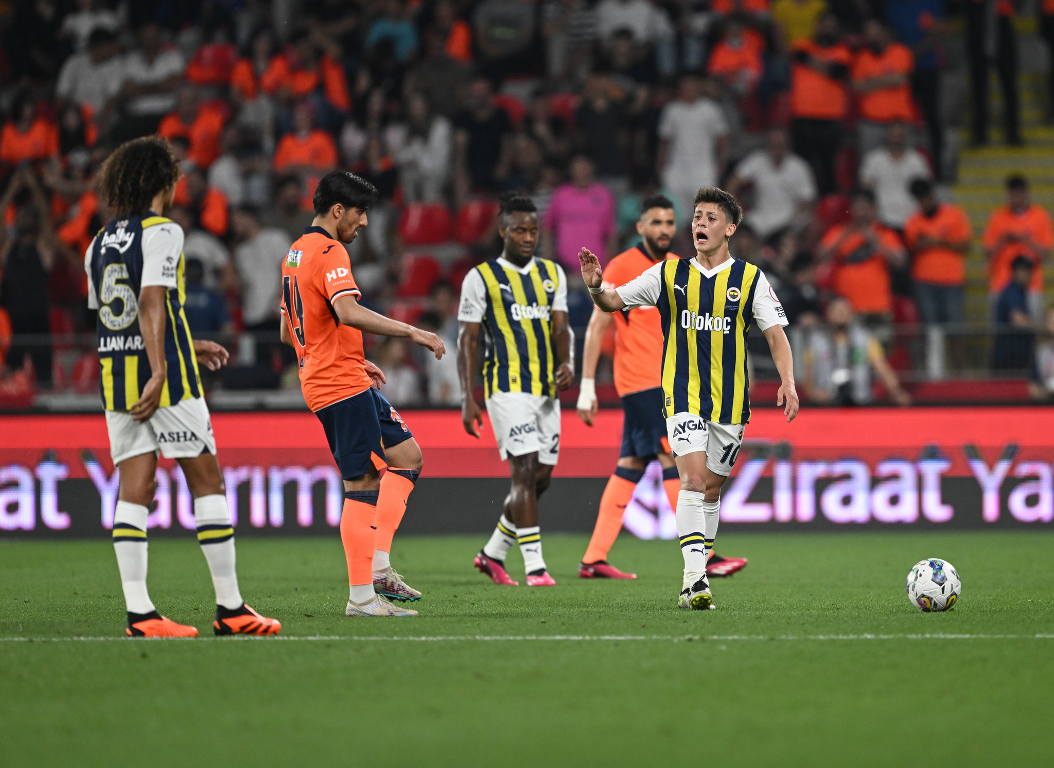 TRANSFER HABERİ: Beşiktaş istiyordu Fenerbahçe devreye girdi! İtalyanlar bombayı patlattı