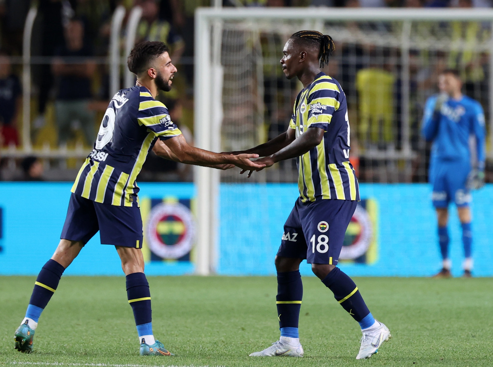 TRANSFER HABERİ: Fenerbahçe ve Galatasaray’dan tarihi takas! Bunu kimse beklemiyordu