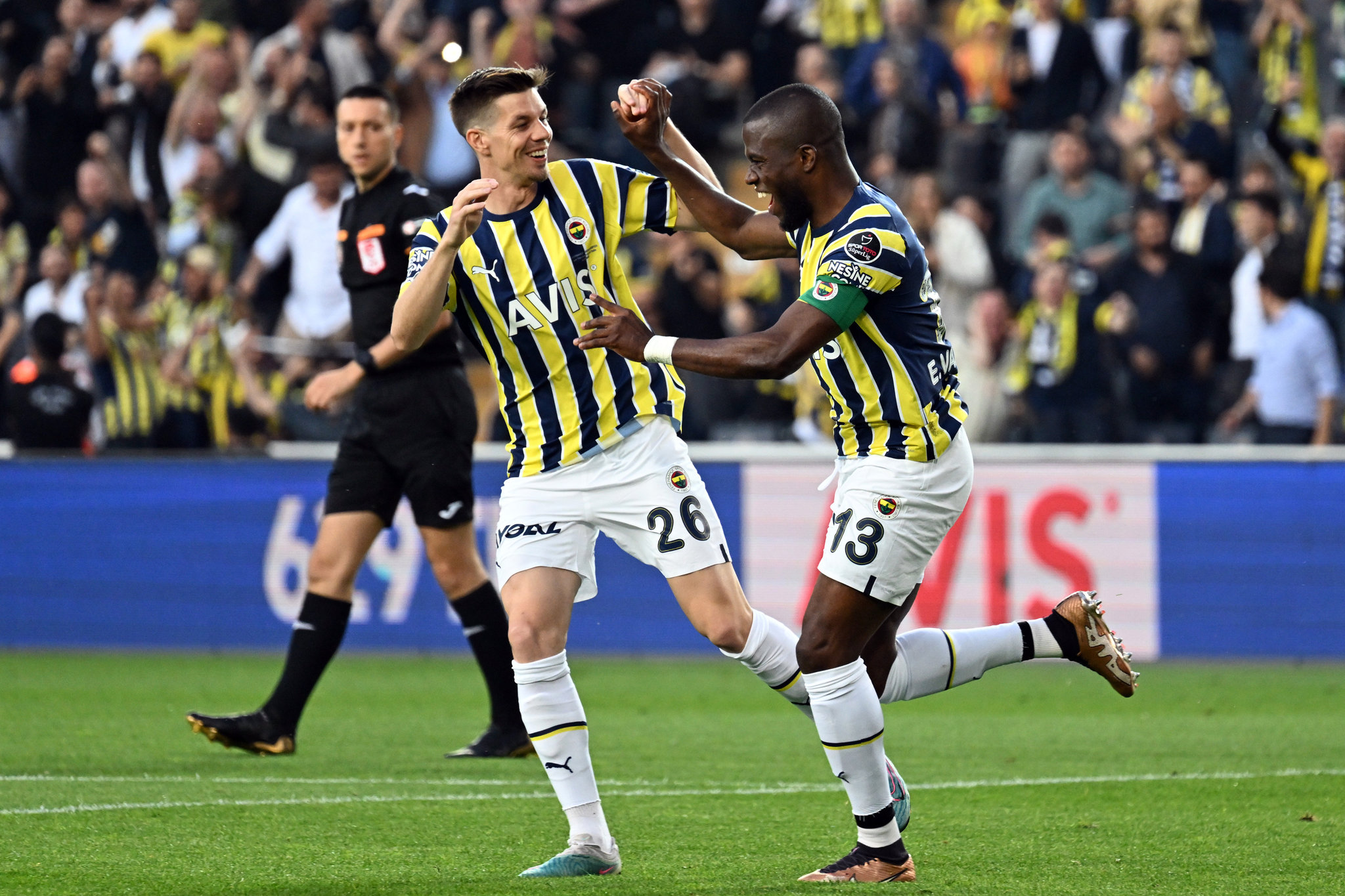 Fenerbahçe’ye büyük şok! Kulübüyle sözleşme uzatıyor