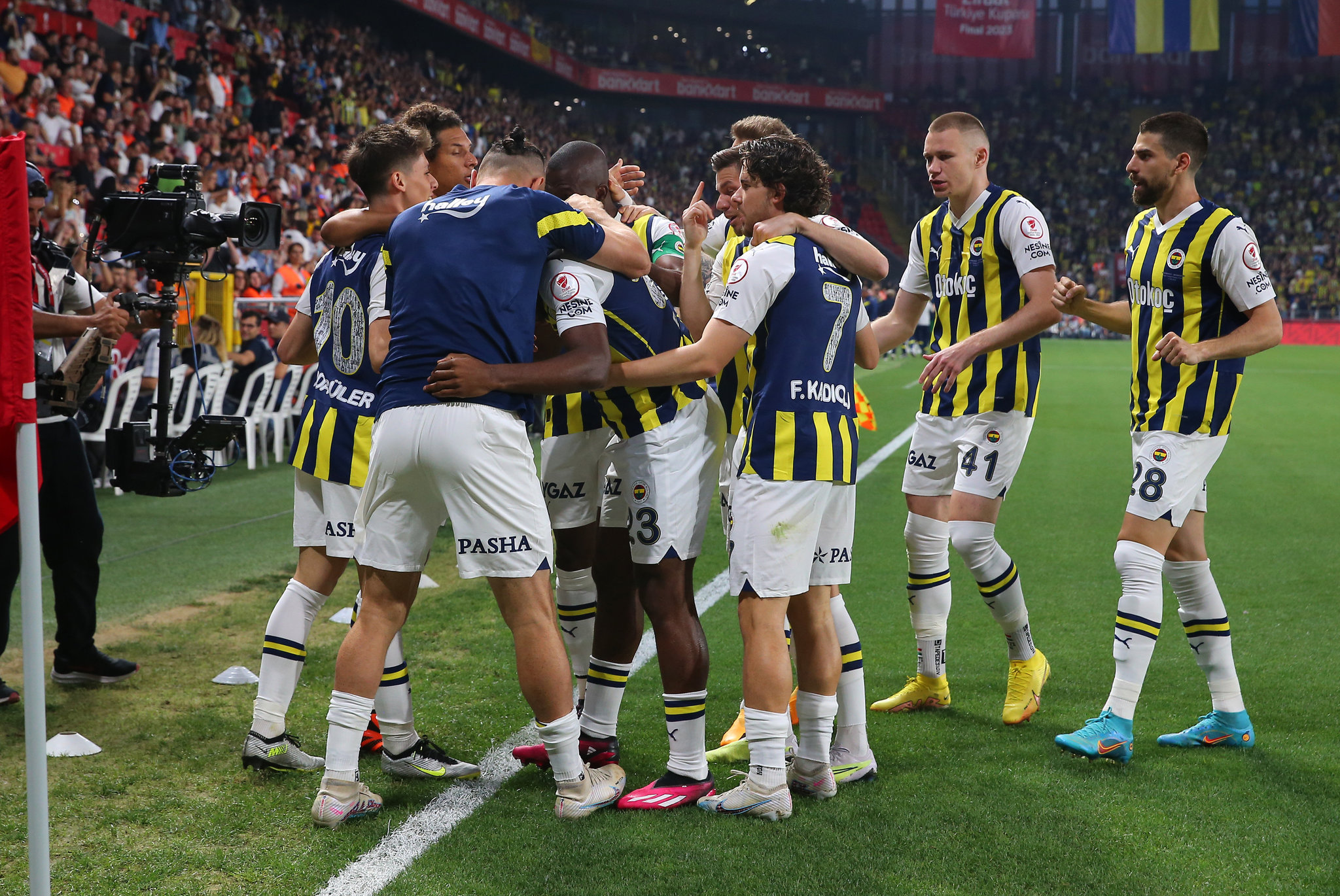 TRANSFER HABERİ: Galatasaray dev bonservise satmıştı! Şimdi Fenerbahçe’ye imza atıyor