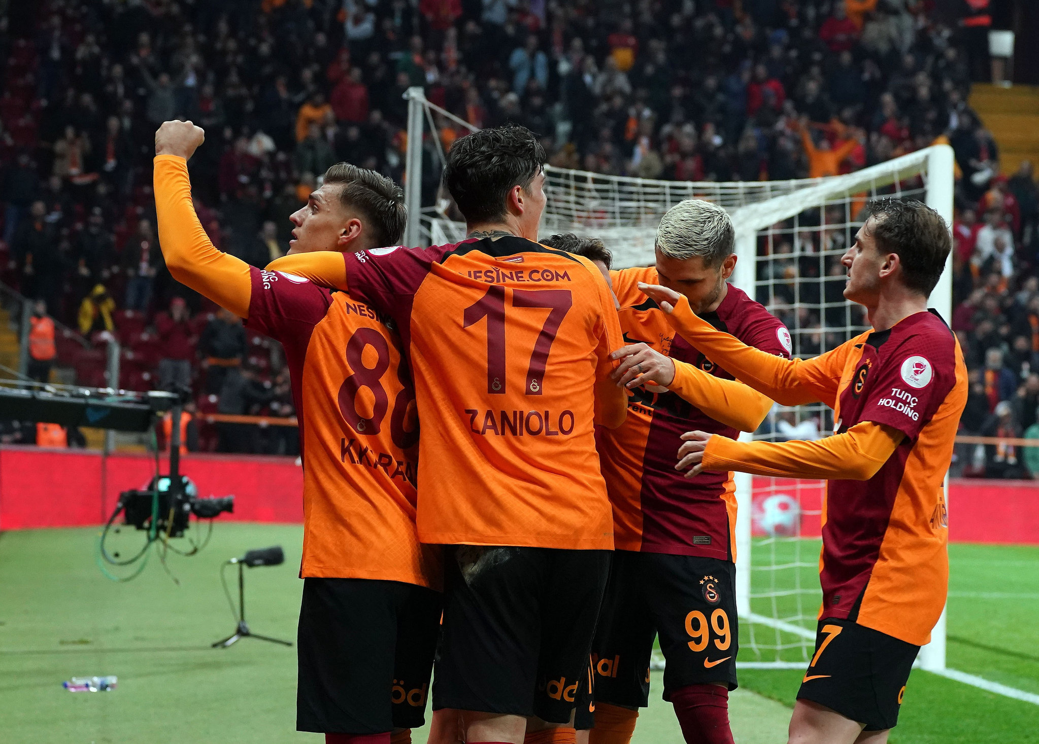 Galatasaray’dan dev transfer teklifi! Yönetim gözünü kararttı