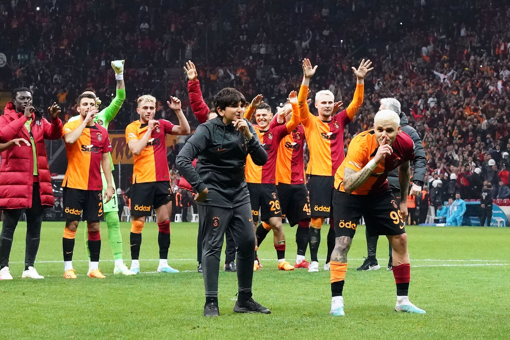⚽ Galatasaray - Beşiktaş, Sadece yanlış tahminlerinizi alalım. 👀 ✓  Bilyoner'e getirdiğin her arkadaşın için sana ve arkadaşına tam 50 TL …