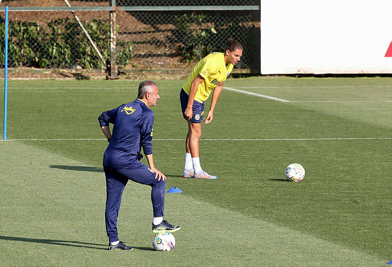 FENERBAHÇE TRANSFER HABERLERİ: İsmail Kartal raporunu iletti! F.Bahçe’de yaprak dökümü... 3 ayrılık birden