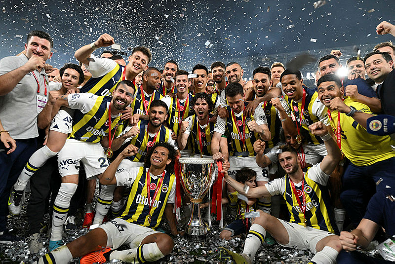 O teklif ortaya çıktı! Fenerbahçe’den sürpriz transfer harekatı