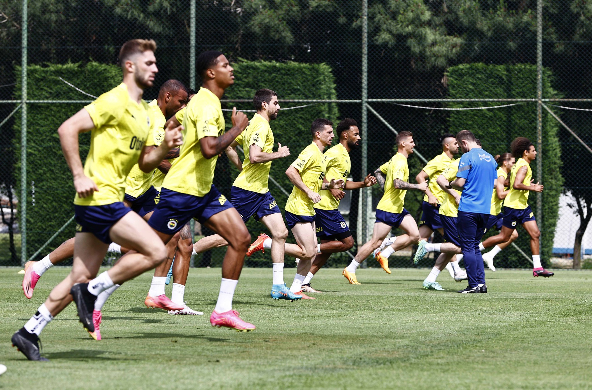 SON DAKİKA FENERBAHÇE TRANSFER HABERLERİ: Son teklif yapıldı! Oyuncu Fenerbahçe’ye gelmek istiyor