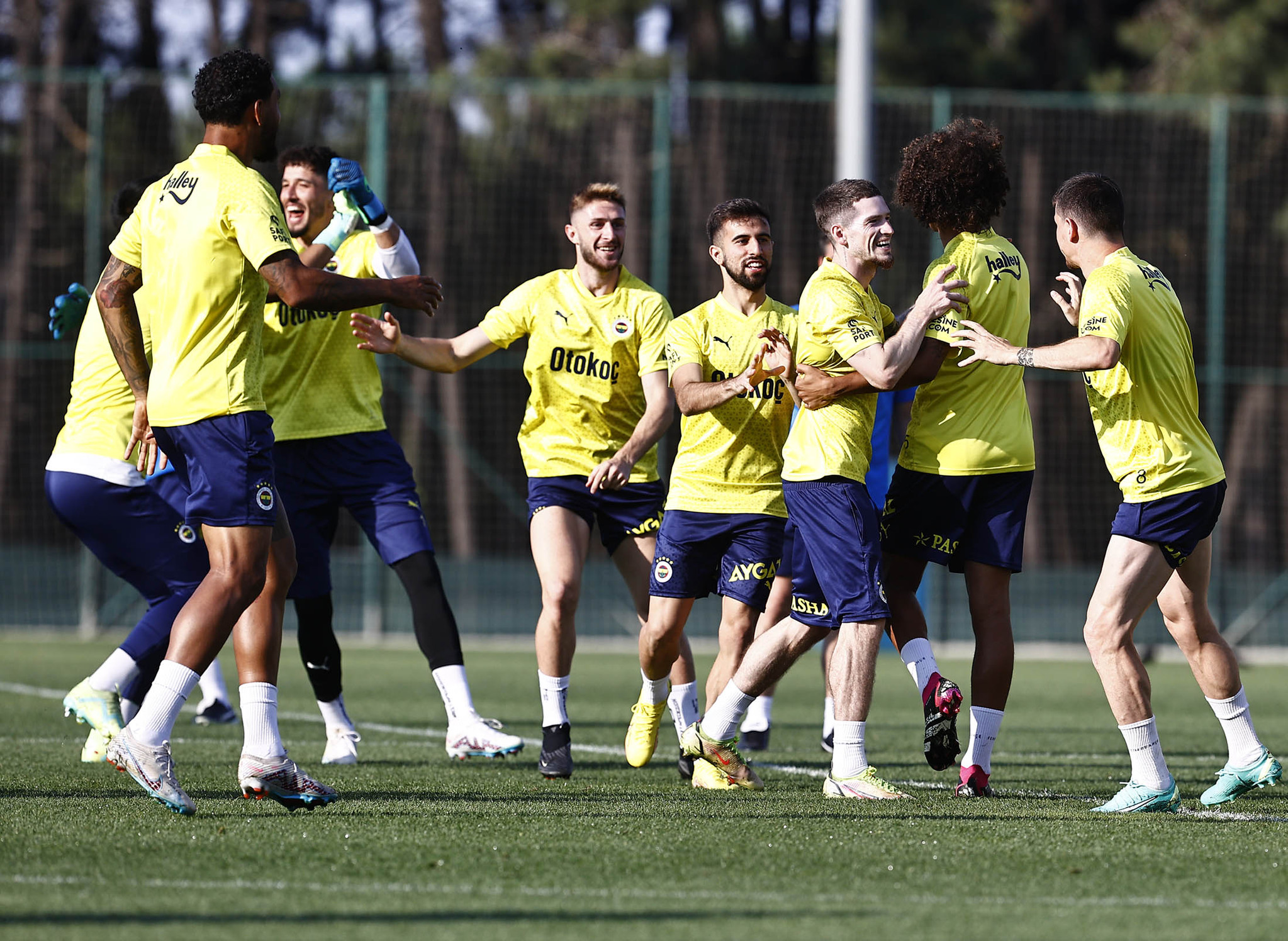SON DAKİKA FENERBAHÇE TRANSFER HABERLERİ: Son teklif yapıldı! Oyuncu Fenerbahçe’ye gelmek istiyor
