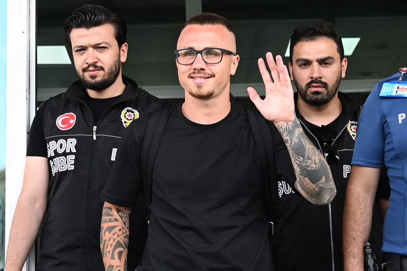 Okan Buruk’un listesi ortaya çıktı! Galatasaray’da 4 transfer 1 ayrılık... Erden Timur çalışmalara hız verdi