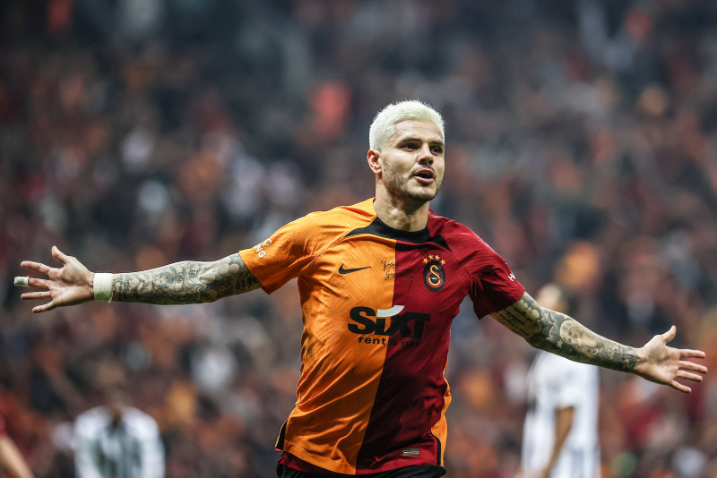 Okan Buruk’un listesi ortaya çıktı! Galatasaray’da 4 transfer 1 ayrılık... Erden Timur çalışmalara hız verdi