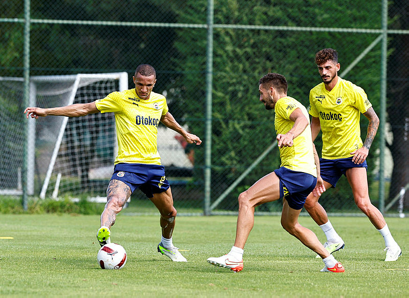 TRANSFER HABERİ: Mert Müldür seçimini yaptı! Fenerbahçe mi Galatasaray mı?