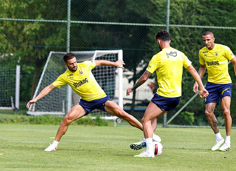 TRANSFER HABERİ: Mert Müldür seçimini yaptı! Fenerbahçe mi Galatasaray mı?