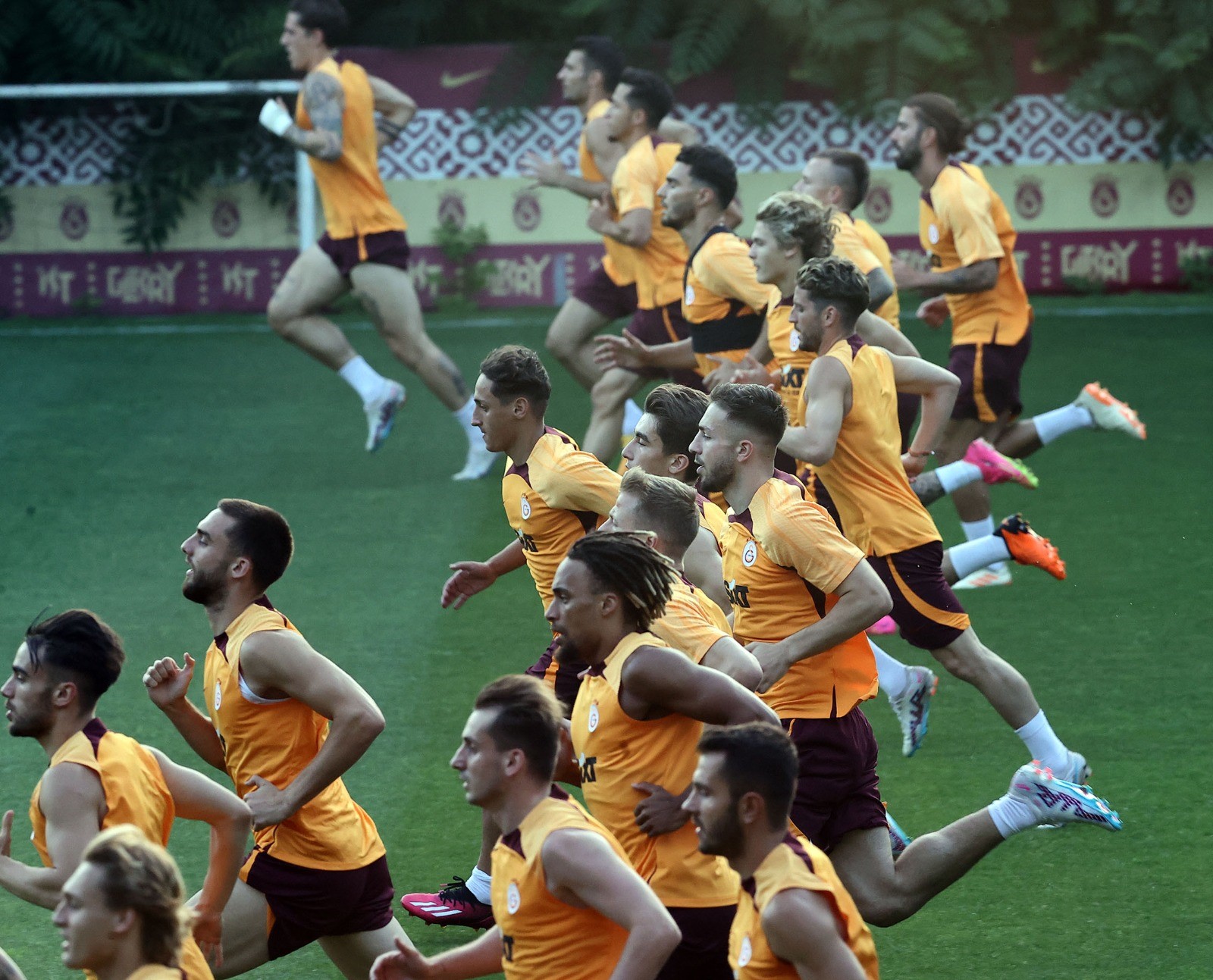 Son dakika transfer haberi: Galatasaray durmak bilmiyor! Zaha sonrası orta saha için 4 aday