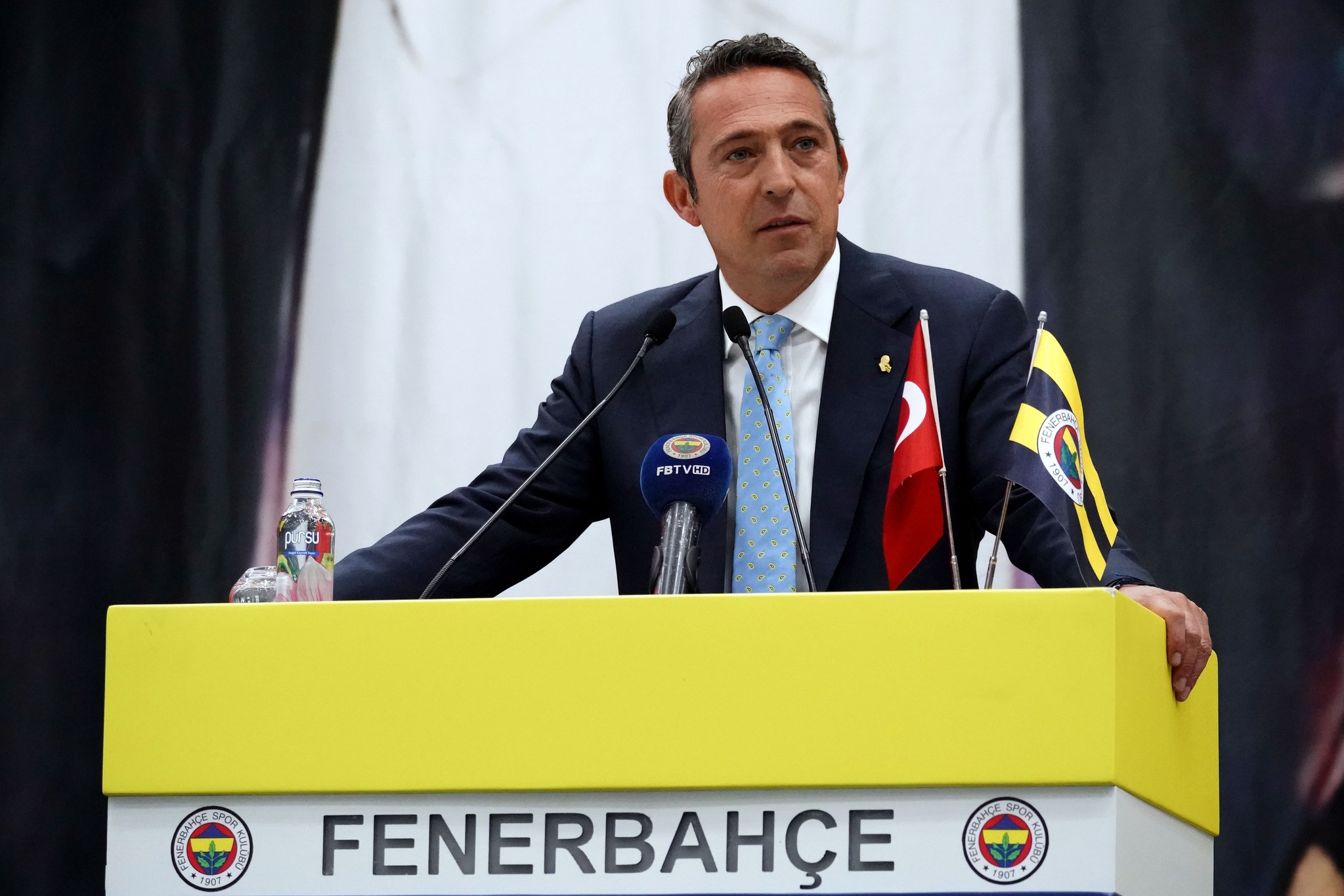 TRANSFER HABERLERİ: Fenerbahçe’de 2 yıldız daha gidiyor! 6 numaraya bomba transfer...