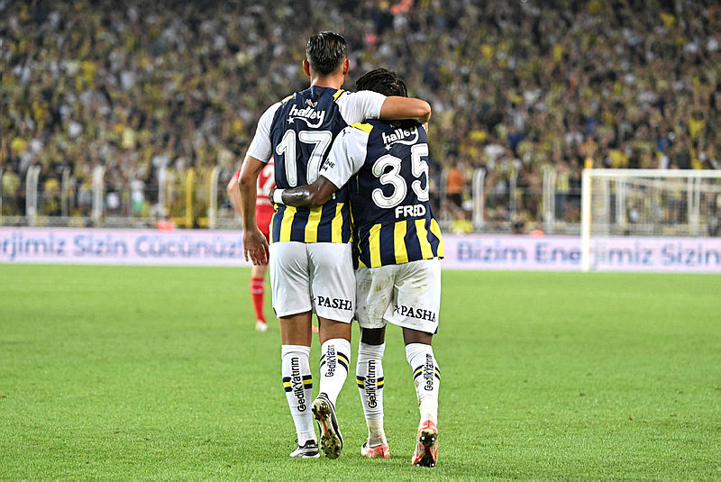 Fenerbahçe ve Galatasaray’dan bir transfer yarışı daha!