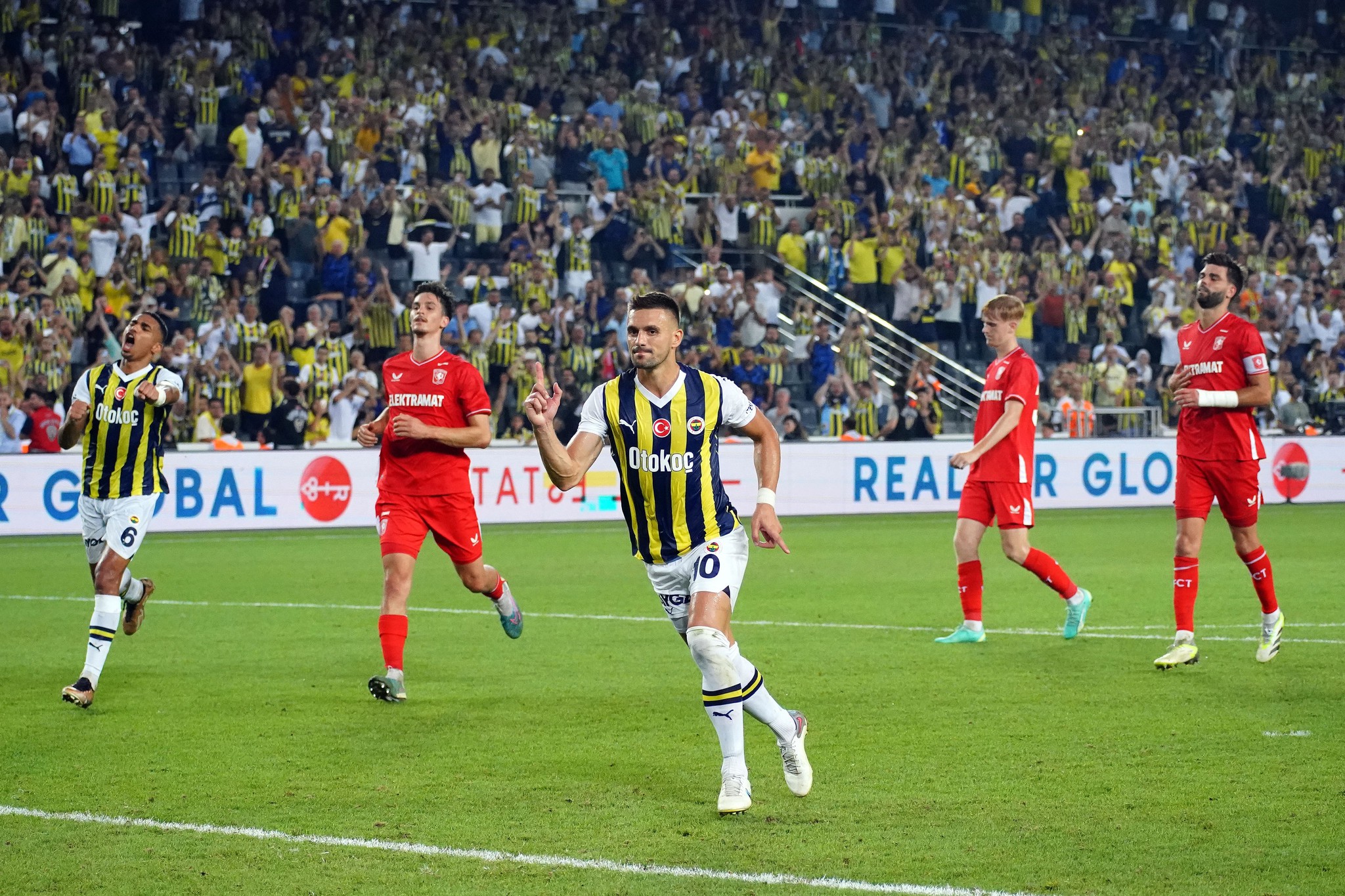 İsmail Kartal’dan sürpriz tercih! İşte Fenerbahçe’nin Twente maçı 11’i