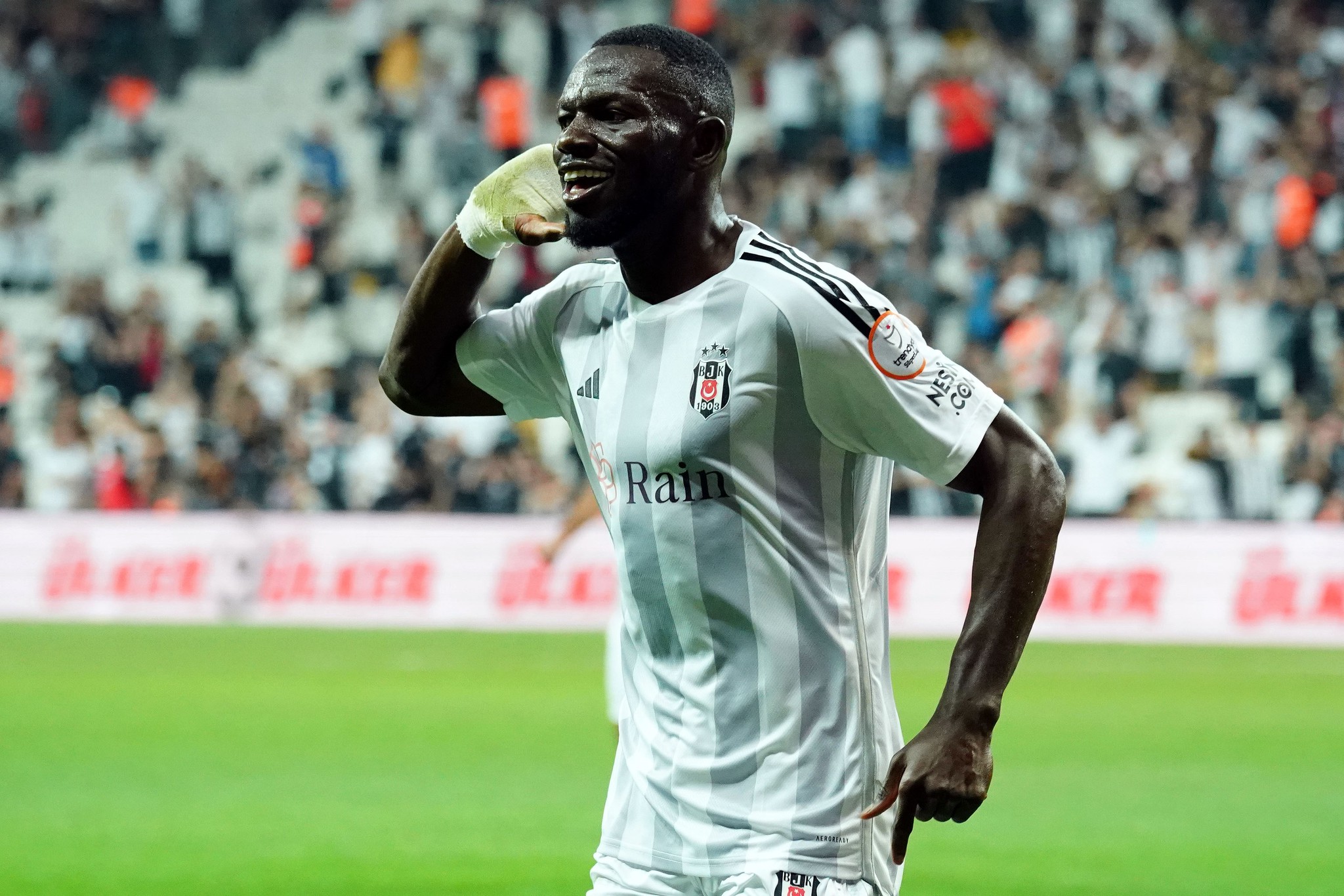 Beşiktaş’ta beklenmedik transfer açıklaması! Kulübümde kalacağım