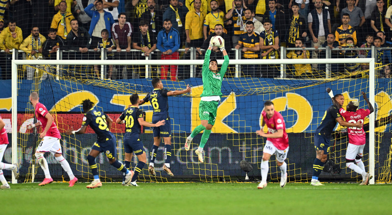 TRANSFER HABERİ - Galatasaray istiyordu Fenerbahçe devreye girdi! Manchester United’ın yıldızı geliyor