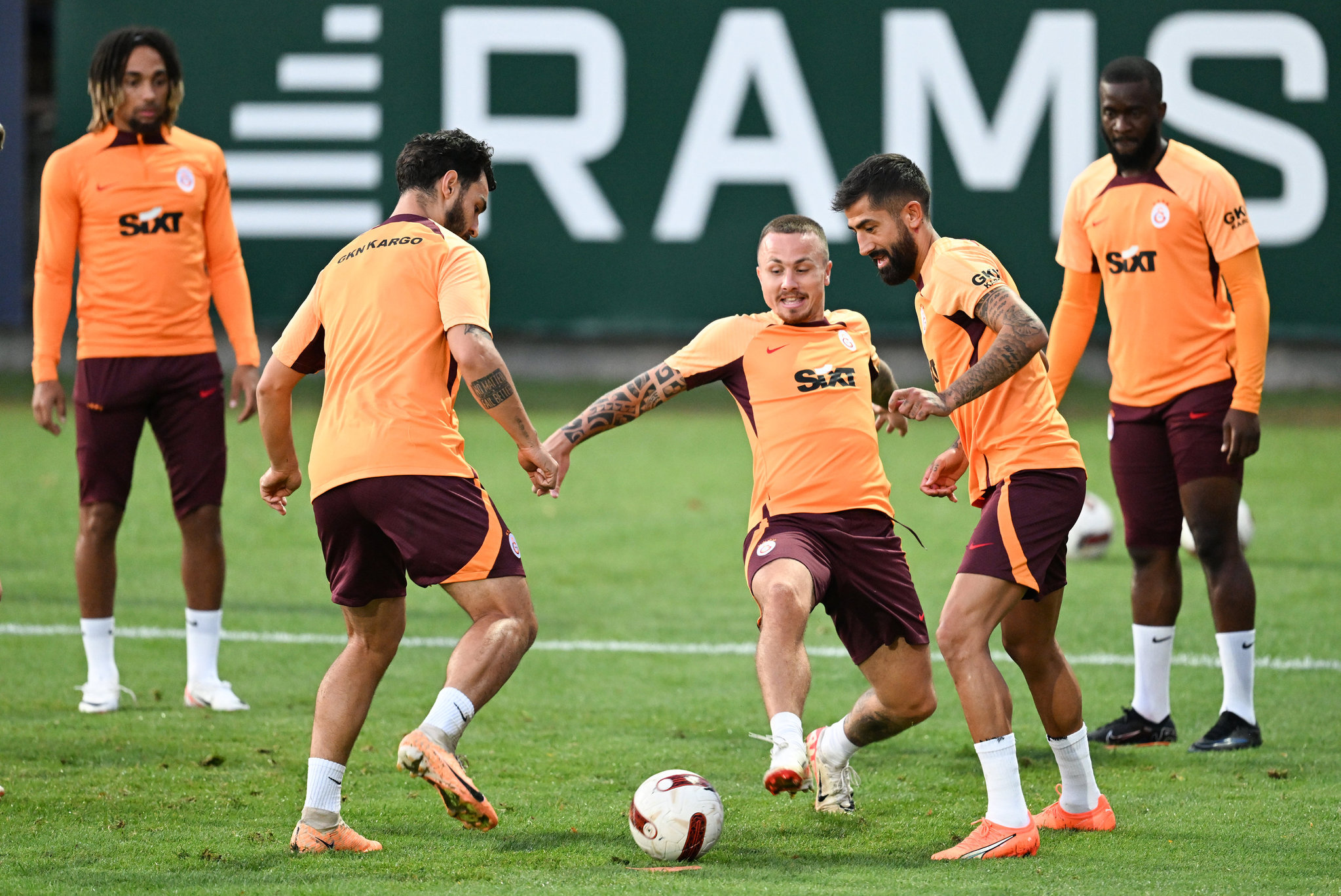 Galatasaray’dan çifte atak! Bir yerli bir yabancı bombası...