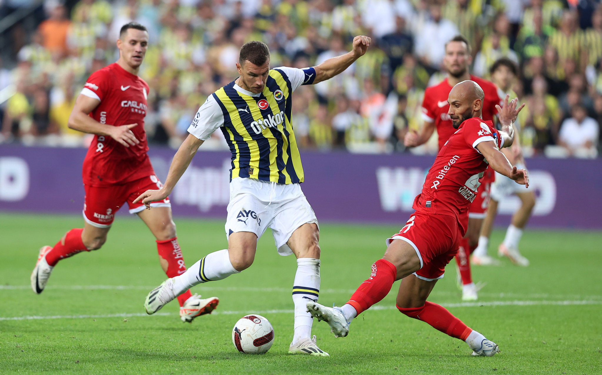 Fenerbahçe’de Edin Dzeko Süper Lig tarihine geçti! Zirveyi o isimle paylaşıyor