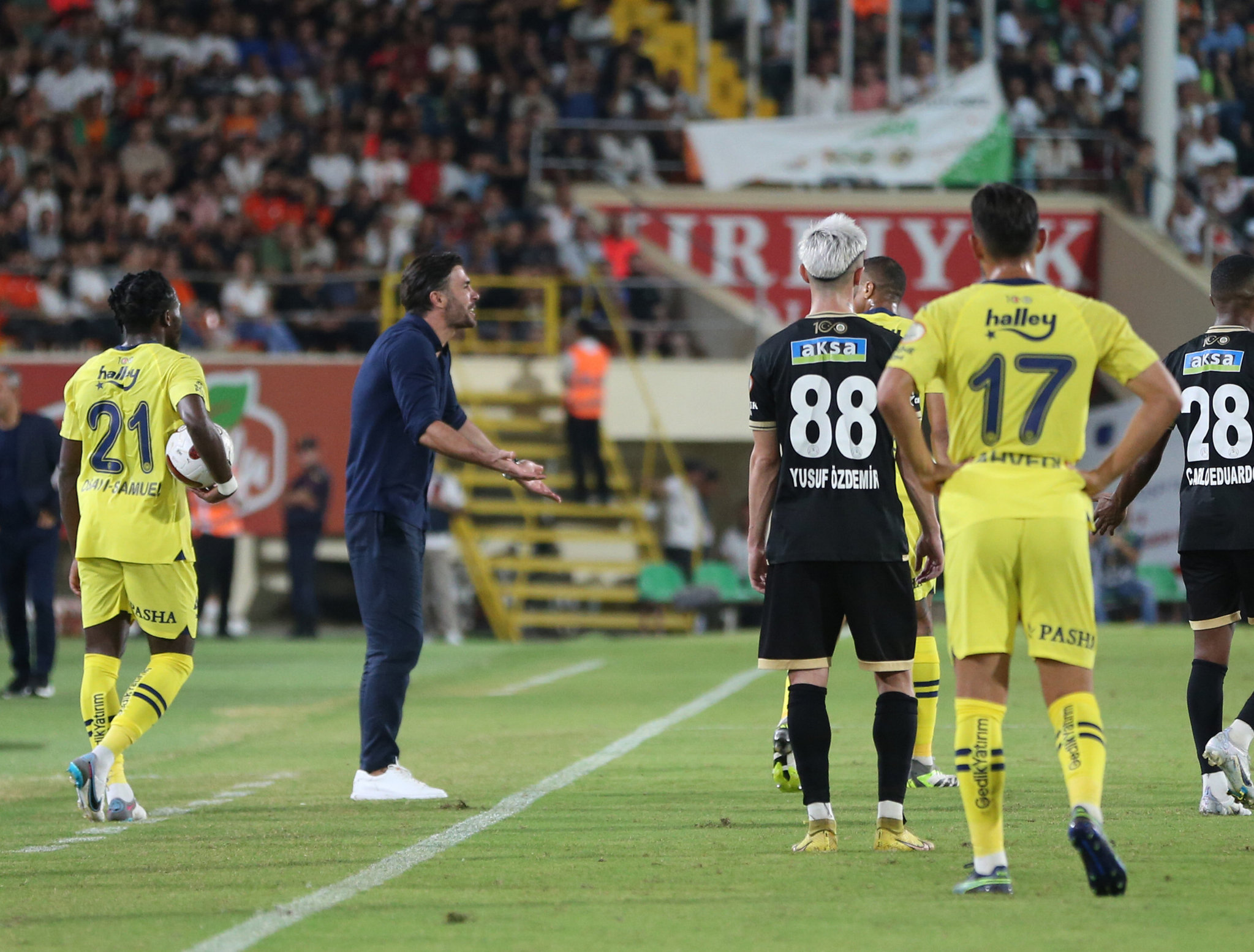 FENERBAHÇE HABERLERİ: İsmail Kartal’dan flaş karar! O isimler rotasyona girmeyecek