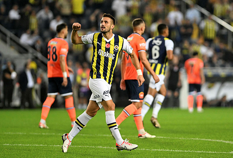 TRANSFER HABERİ: Fenerbahçe’nin yıldızı yuvadan ayrılıyor! Rekor bonservis