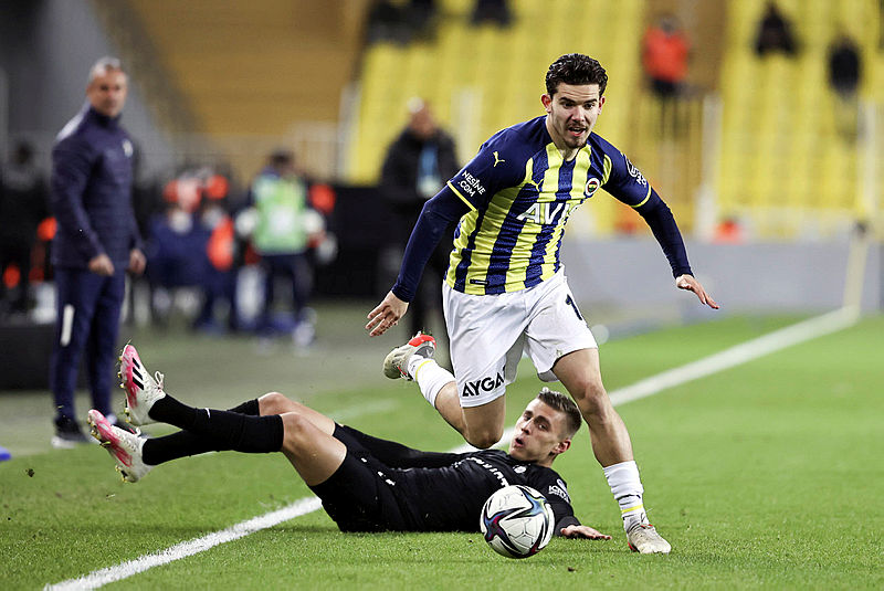 TRANSFER HABERİ: Fenerbahçe’nin yıldızı yuvadan ayrılıyor! Rekor bonservis