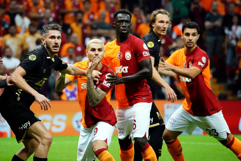 Galatasaray bombaları patlatıyor! Transferde 3 imza birden