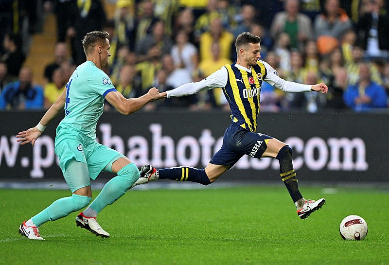 Fenerbahçe’den Szymanski kararı! Polonyalı yıldız için dev bonservis