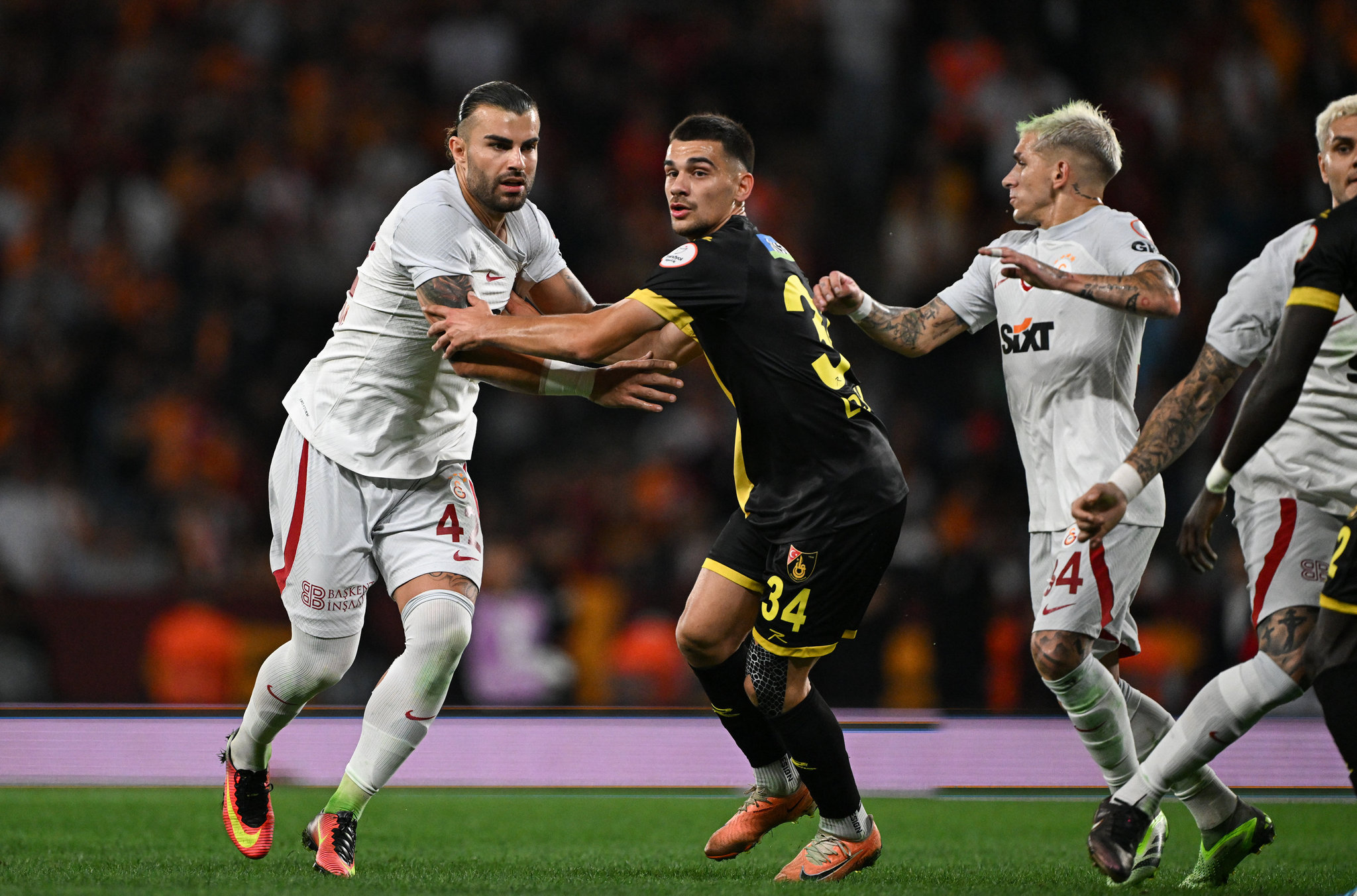 GALATASARAY TRANSFER HABERİ: Sacha Boey için gelmişlerdi! O yıldıza hayran kaldılar