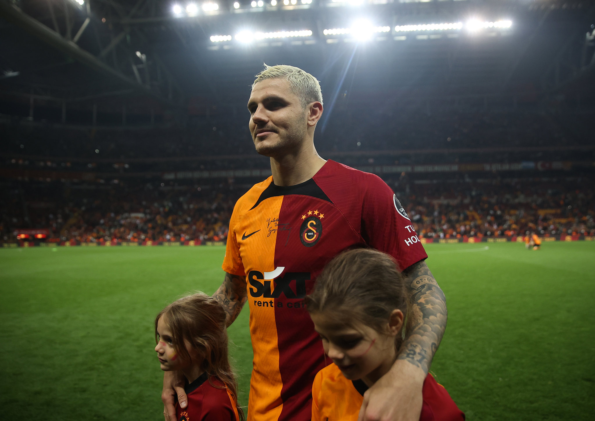 GALATASARAY HABERİ: Mauro Icardi çıldırdı! Antalya dönüşü uçakta kıyamet koptu